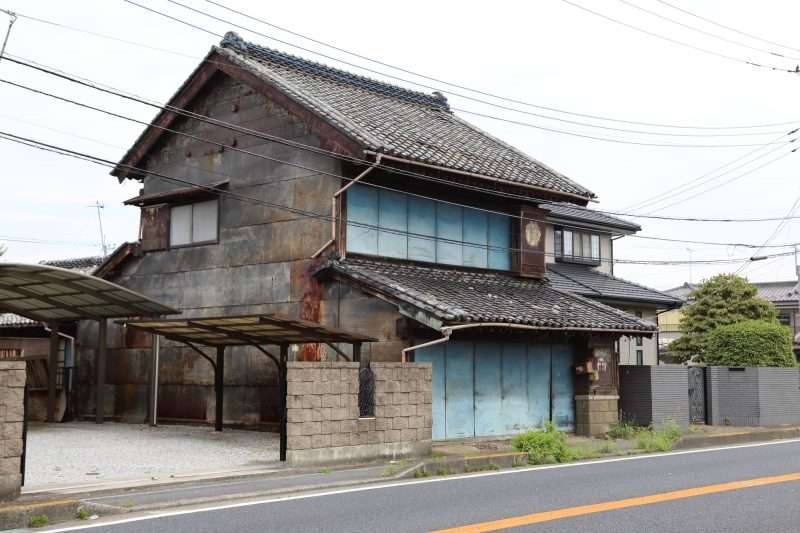 横浜にある相続が発生してから15年間放置されていた老朽化戸建ての不動産売却と残置物撤去のご相談を受けました。【セブンスターエステート】